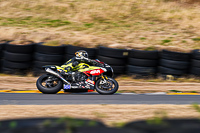 anglesey-no-limits-trackday;anglesey-photographs;anglesey-trackday-photographs;enduro-digital-images;event-digital-images;eventdigitalimages;no-limits-trackdays;peter-wileman-photography;racing-digital-images;trac-mon;trackday-digital-images;trackday-photos;ty-croes